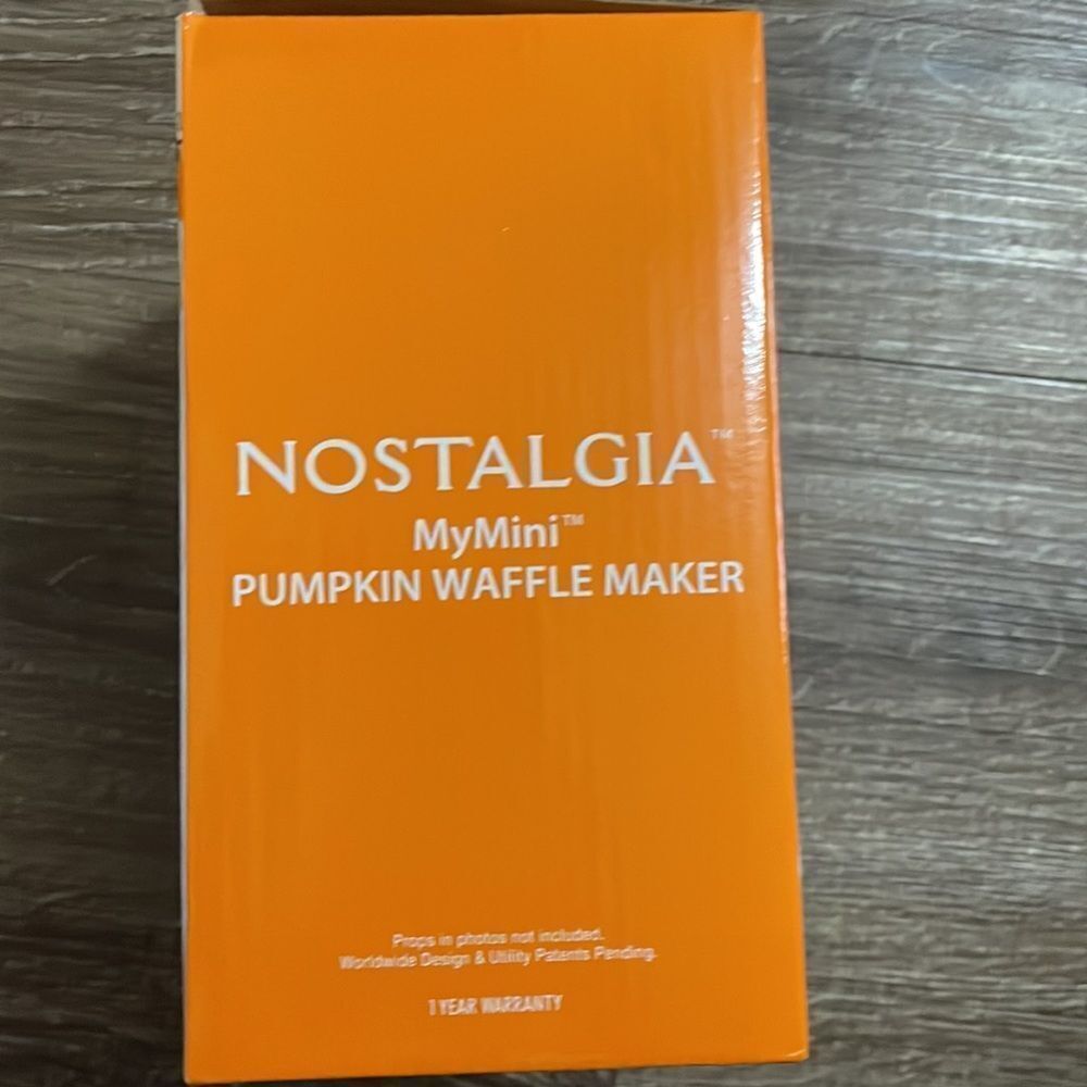 Nostalgia Pumpkin waffle maker (Mini) - Picture 4 of 6